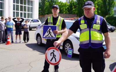 Учні 5–7 класів ліцею №136 взяли участь у пізнавальному заході з правил дорожнього руху за участі представників патрульної та ювенальної поліції.
